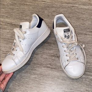 Adidas stan smith white with navy blue sneakers